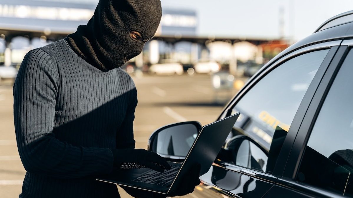 <strong>sustaparking+ Security Against</strong> Theft and Weather Conditions.